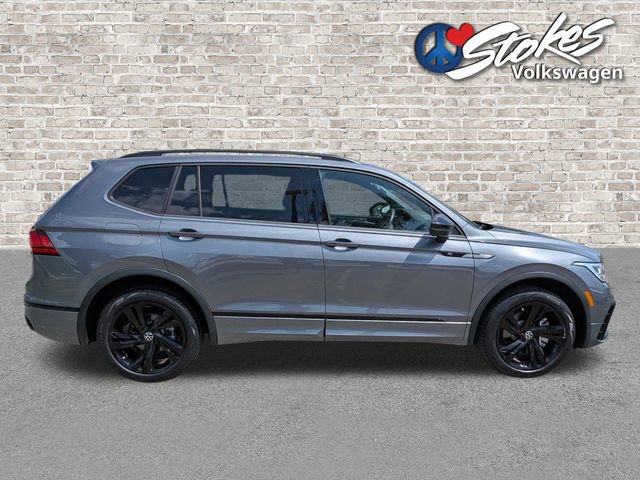 Certified 2023 Volkswagen Tiguan SE R-Line image 3