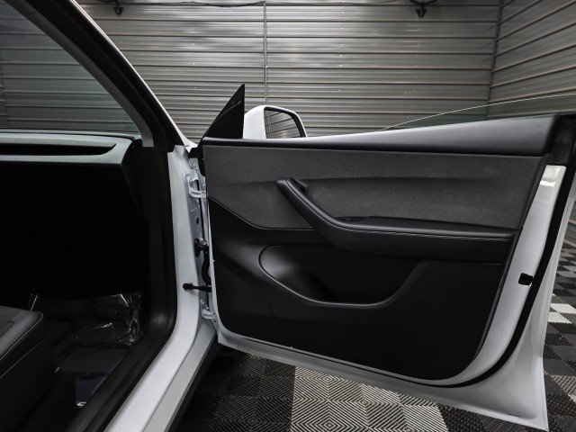 Used 2026 Tesla Model Y 2WD image 28