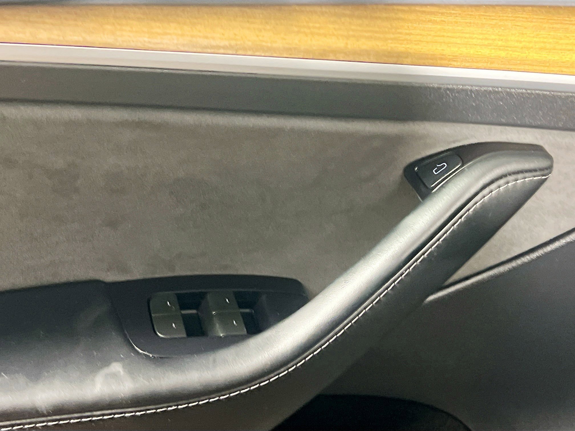 Used 2024 Tesla Model Y 2WD image 16