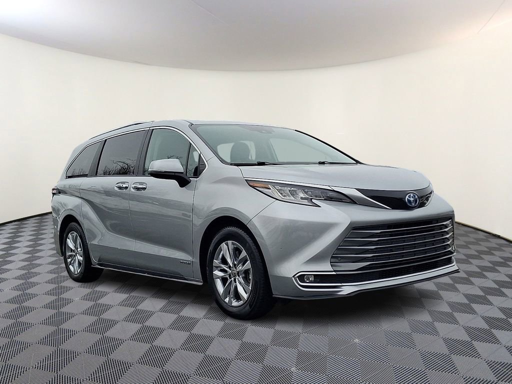Used 2021 Toyota Sienna Limited image 1