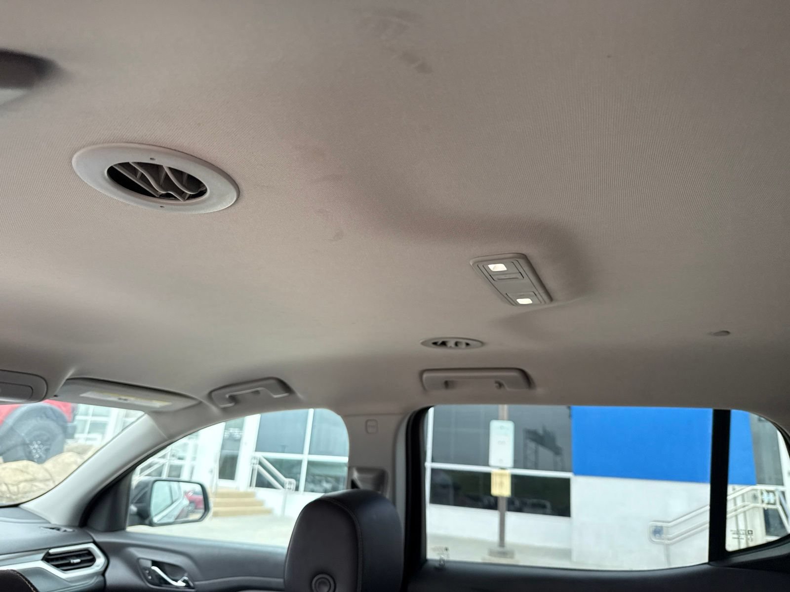Used 2023 GMC Acadia SLT FWD image 13