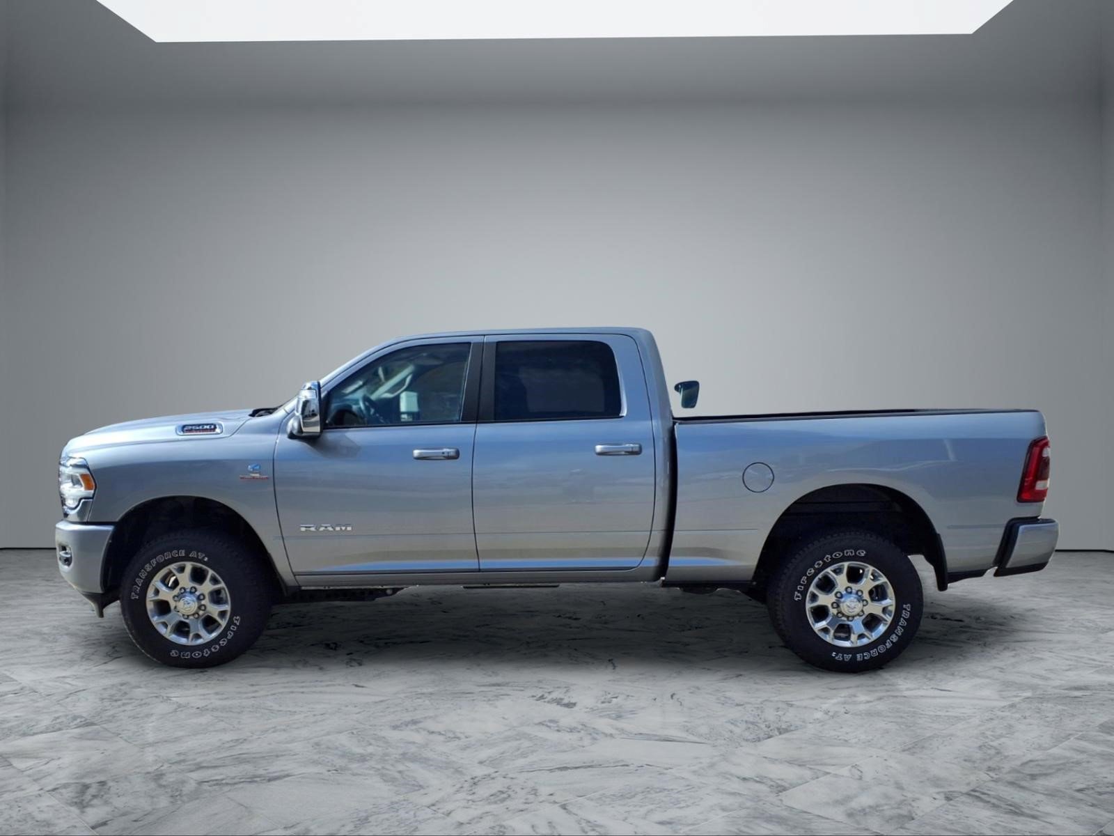 Used 2024 RAM 2500 Laramie AWD/4WD image 4