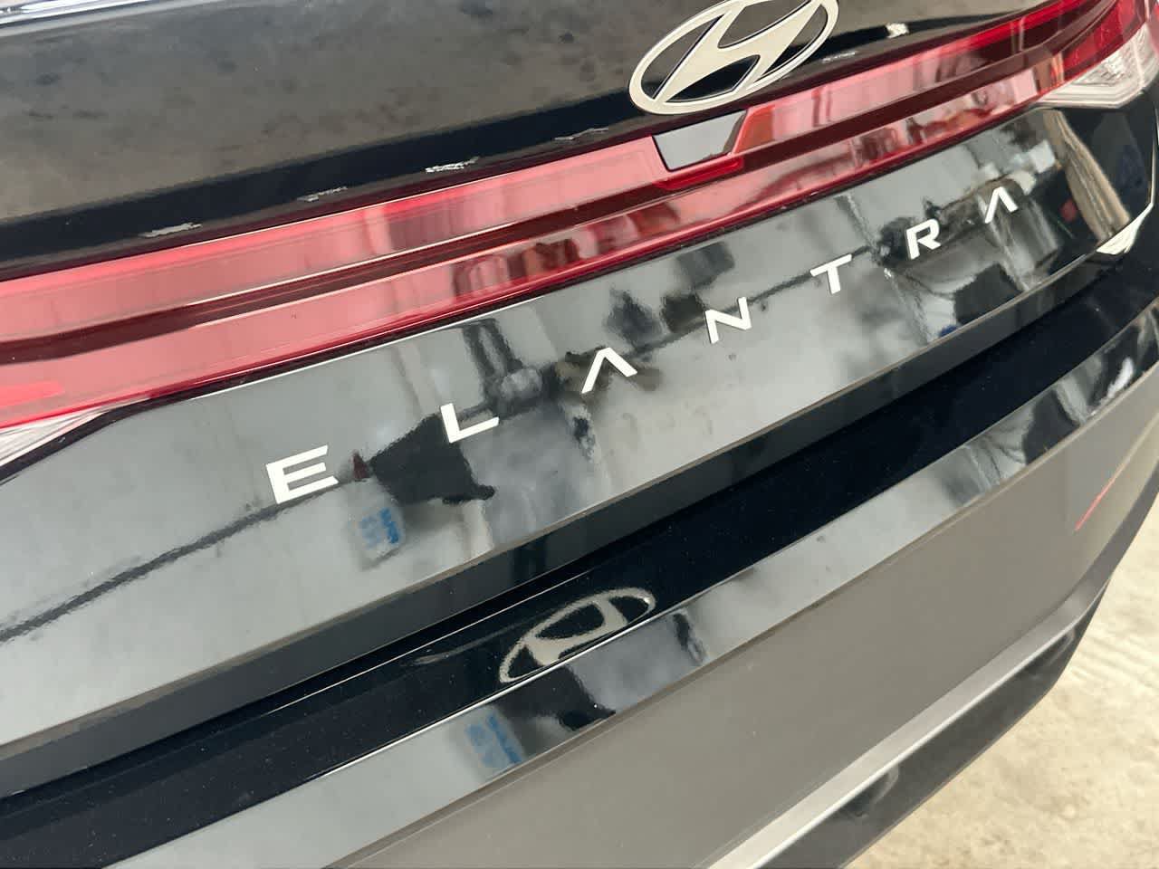 Used 2026 Hyundai Elantra SE FWD image 10