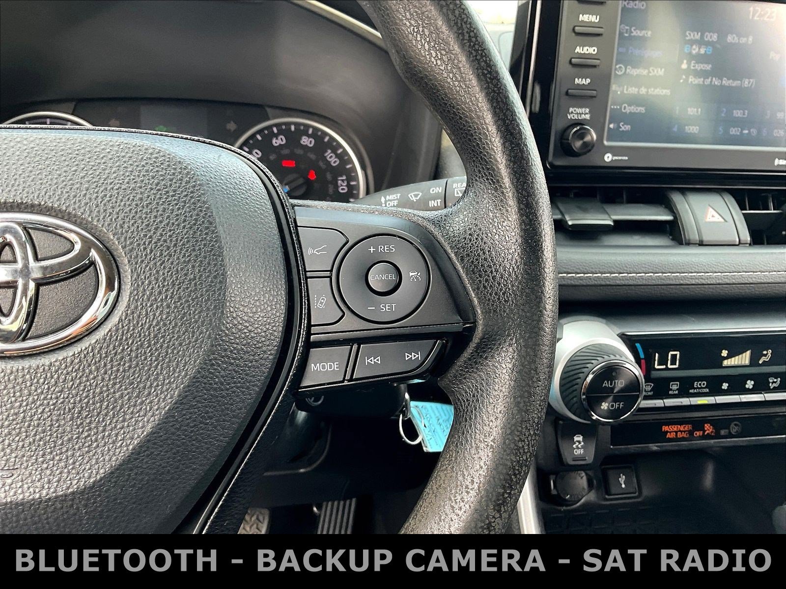 Used 2020 Toyota RAV4 LE AWD/4WD image 12