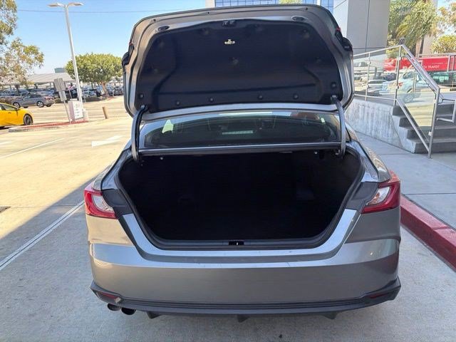 Used 2025 Toyota Camry SE FWD image 10