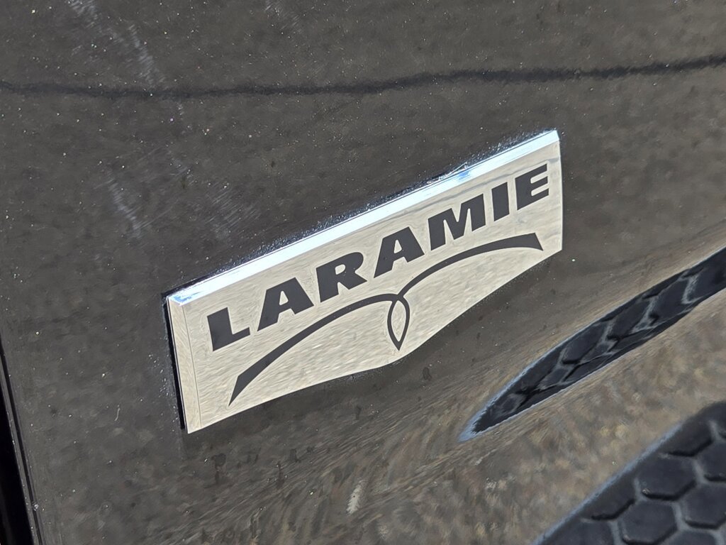 Used 2017 RAM 1500 Laramie w/ Convenience Group AWD/4WD image 11