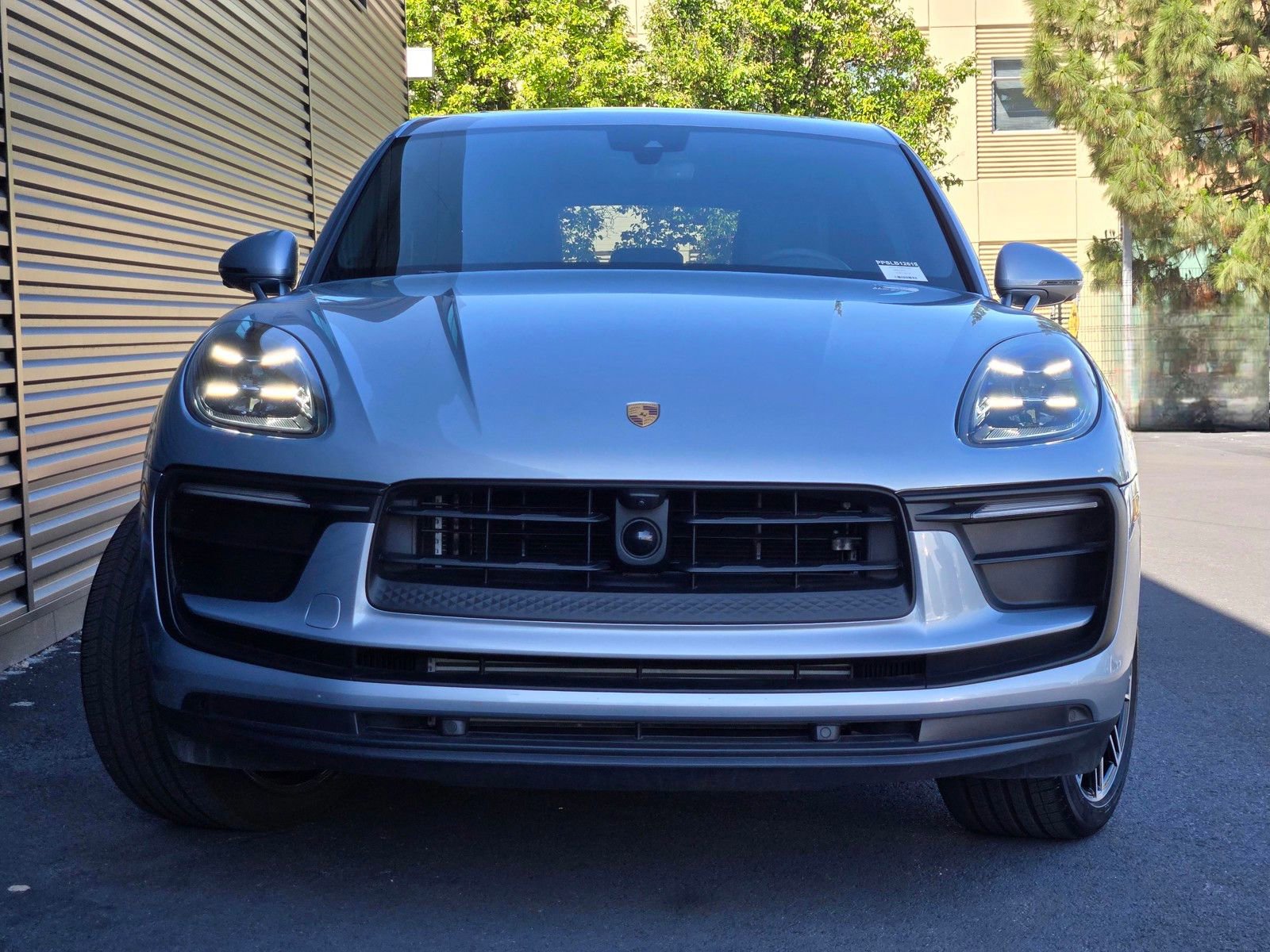 Certified 2025 Porsche Macan AWD/4WD image 10