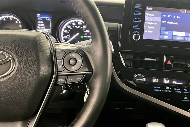 Used 2024 Toyota Camry SE image 12