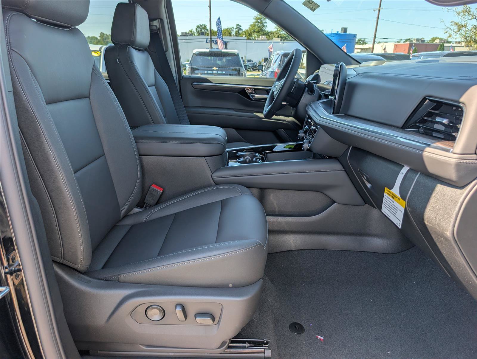 New 2026 Chevrolet Suburban LT w/ Sun And Tow Package AWD/4WD image 7