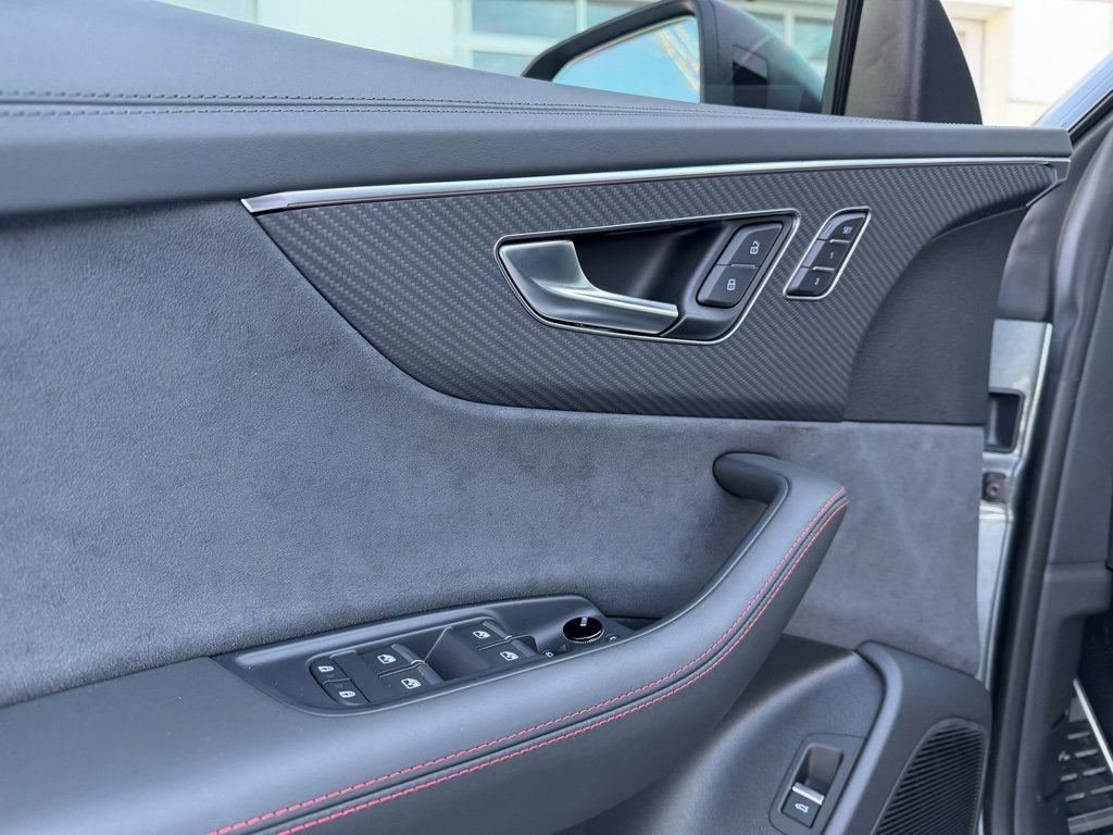 Used 2025 Audi RS Q8 performance image 25