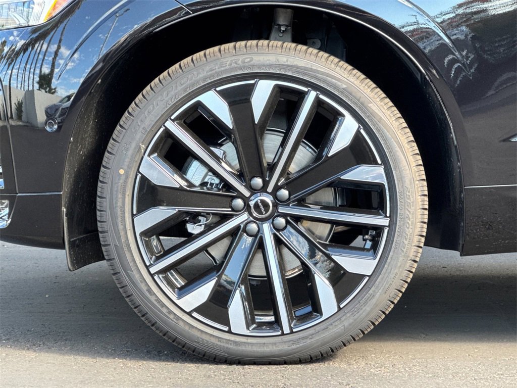 New 2026 Volvo XC60 B5 Ultra w/ Climate Package PRO image 25