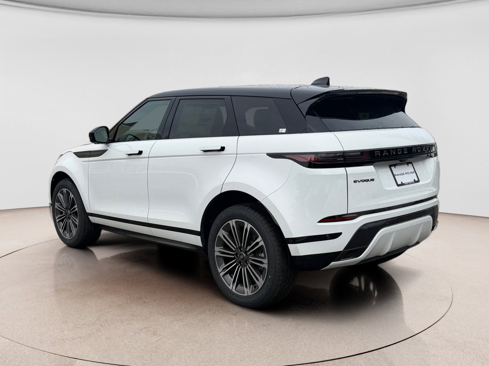 New 2026 Land Rover Range Rover Evoque Dynamic SE image 3