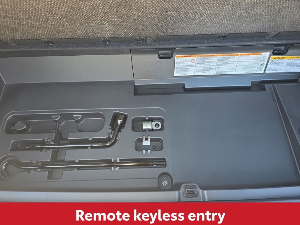 Used 2022 Toyota Highlander XLE image 17