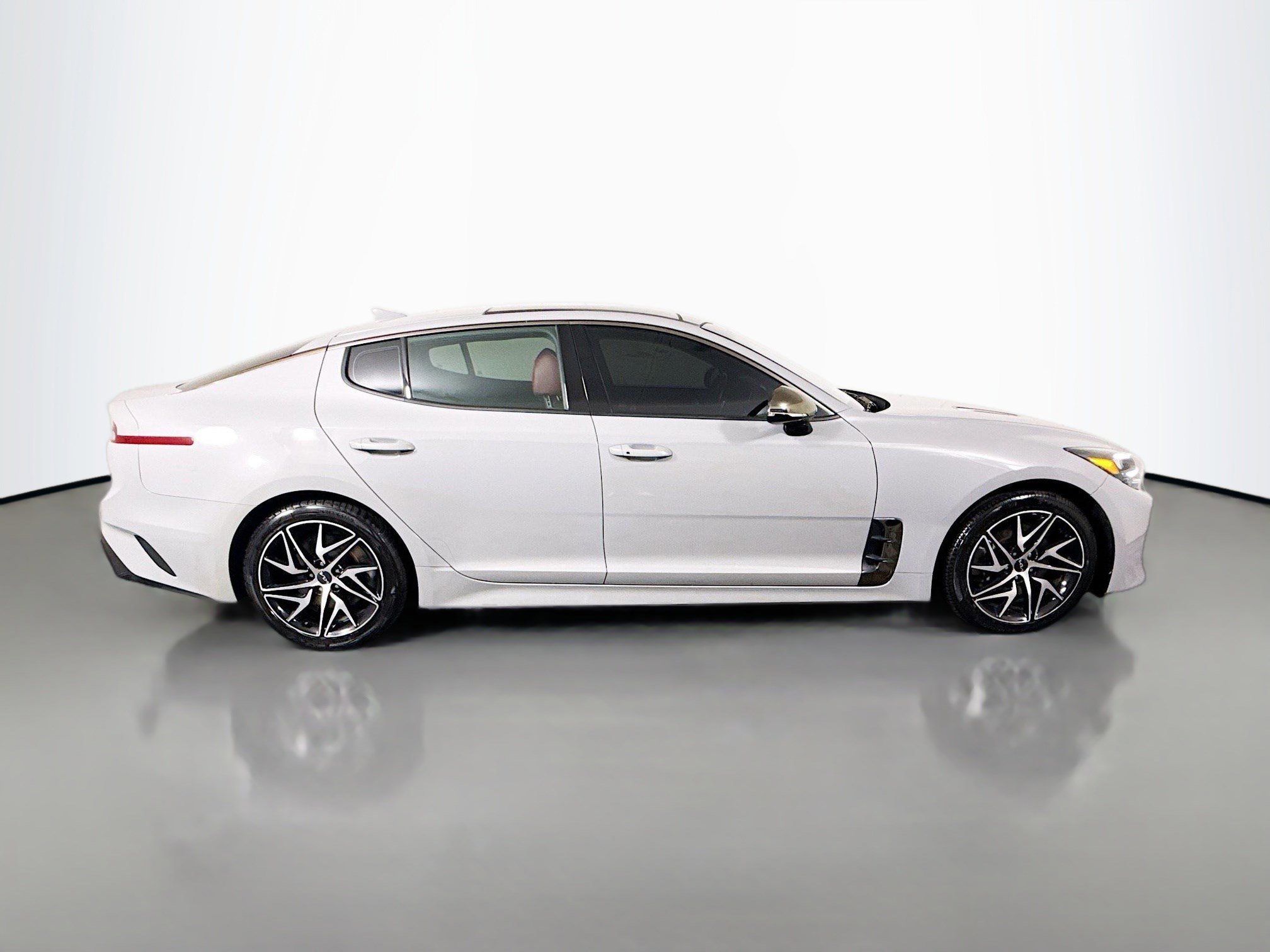 Used 2023 Kia Stinger GT-Line w/ Sun & Sound Package RWD image 11