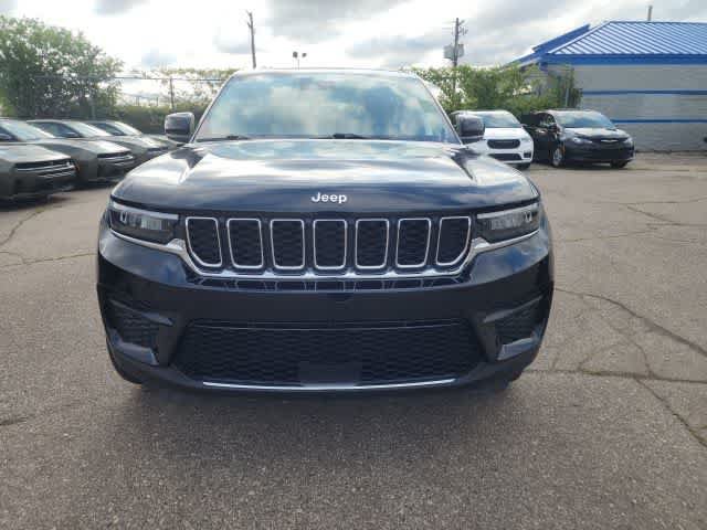 Certified 2023 Jeep Grand Cherokee Laredo w/ Trailer Tow Prep Group (B) AWD/4WD image 32