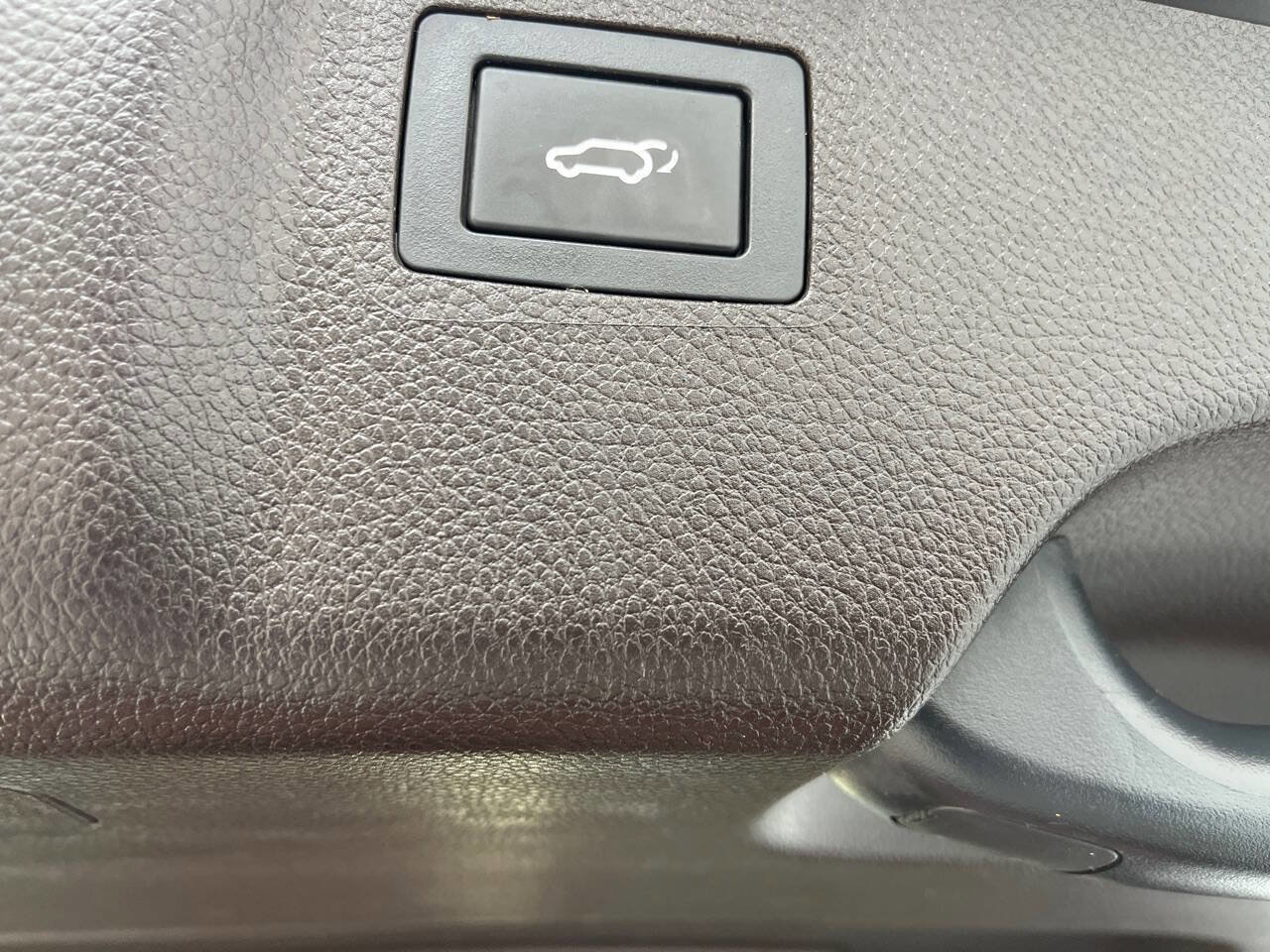 Used 2014 Hyundai Santa Fe Limited w/ Ultimate Package 07 image 32