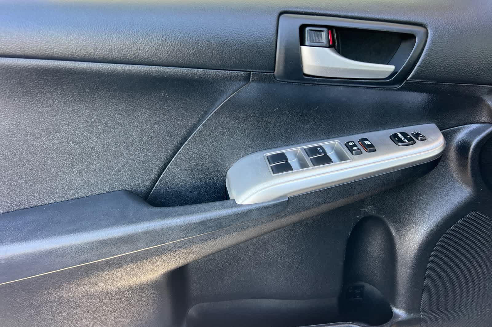 Used 2012 Toyota Camry SE FWD image 12