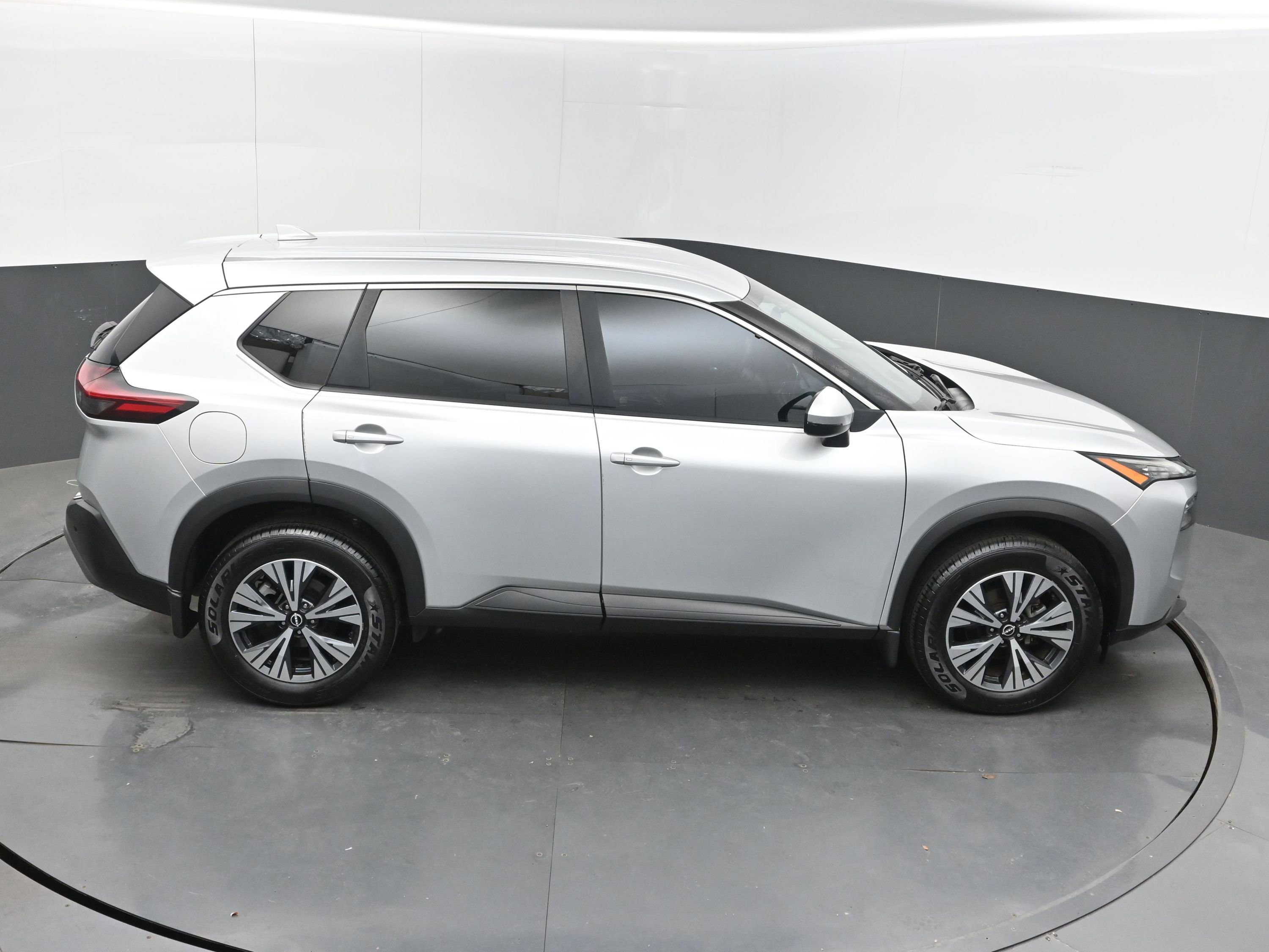Used 2022 Nissan Rogue SV image 37