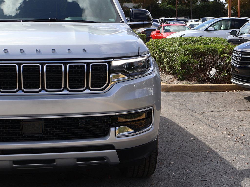 Used 2025 Jeep Wagoneer L Series II w/ 8-pass Seating Package AWD/4WD image 15