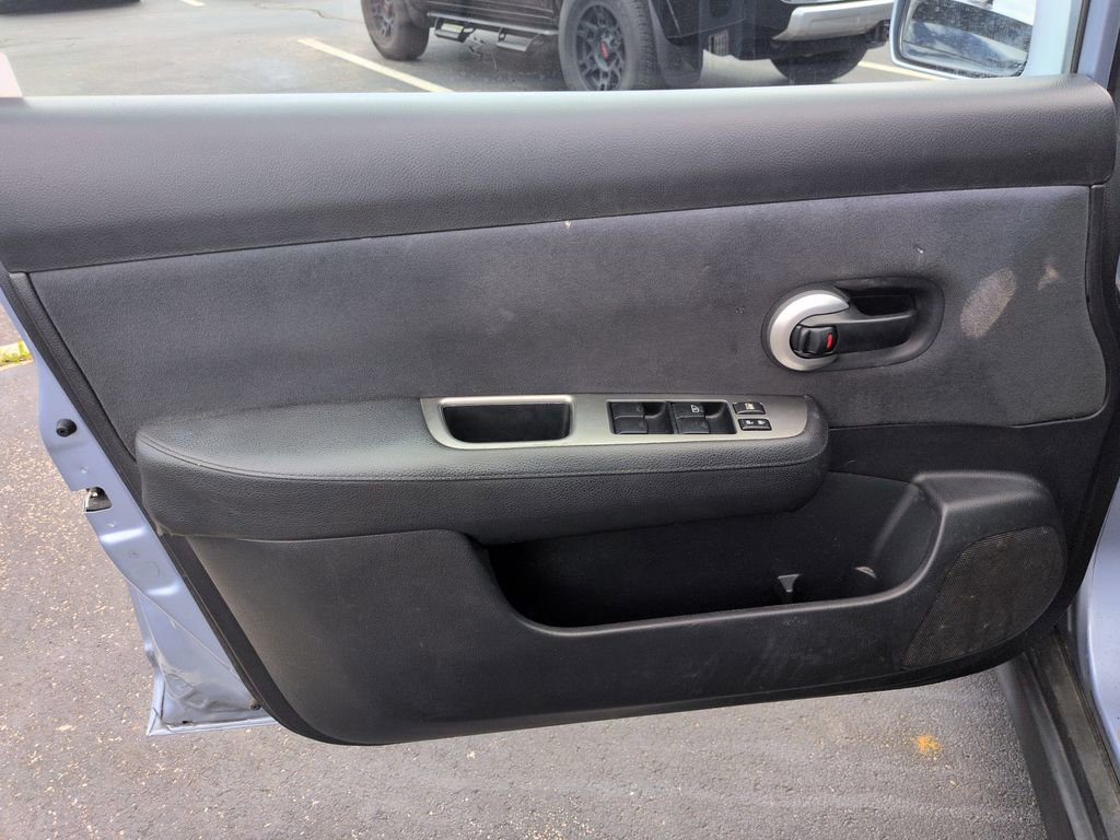 Used 2009 Nissan Versa 1.8 S w/ PWR Pkg FWD image 11