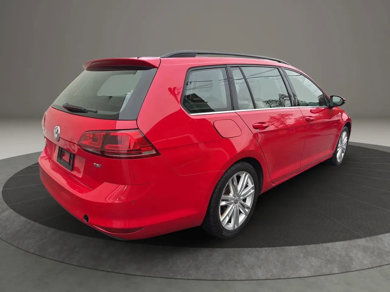 Used 2016 Volkswagen Golf Limited Edition image 5