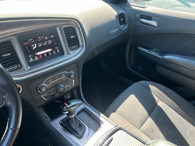 Used 2020 Dodge Charger SXT w/ Blacktop Package RWD image 11