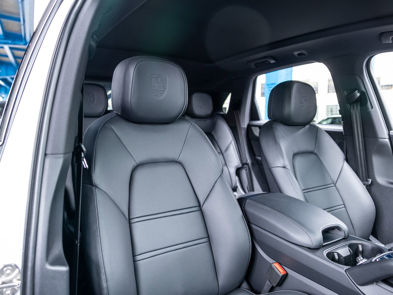 Certified 2025 Porsche Cayenne image 34