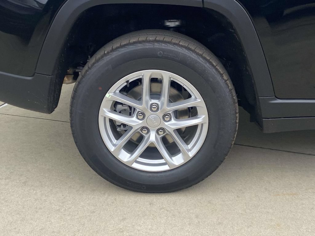 New 2026 Jeep Grand Cherokee Laredo X RWD image 7