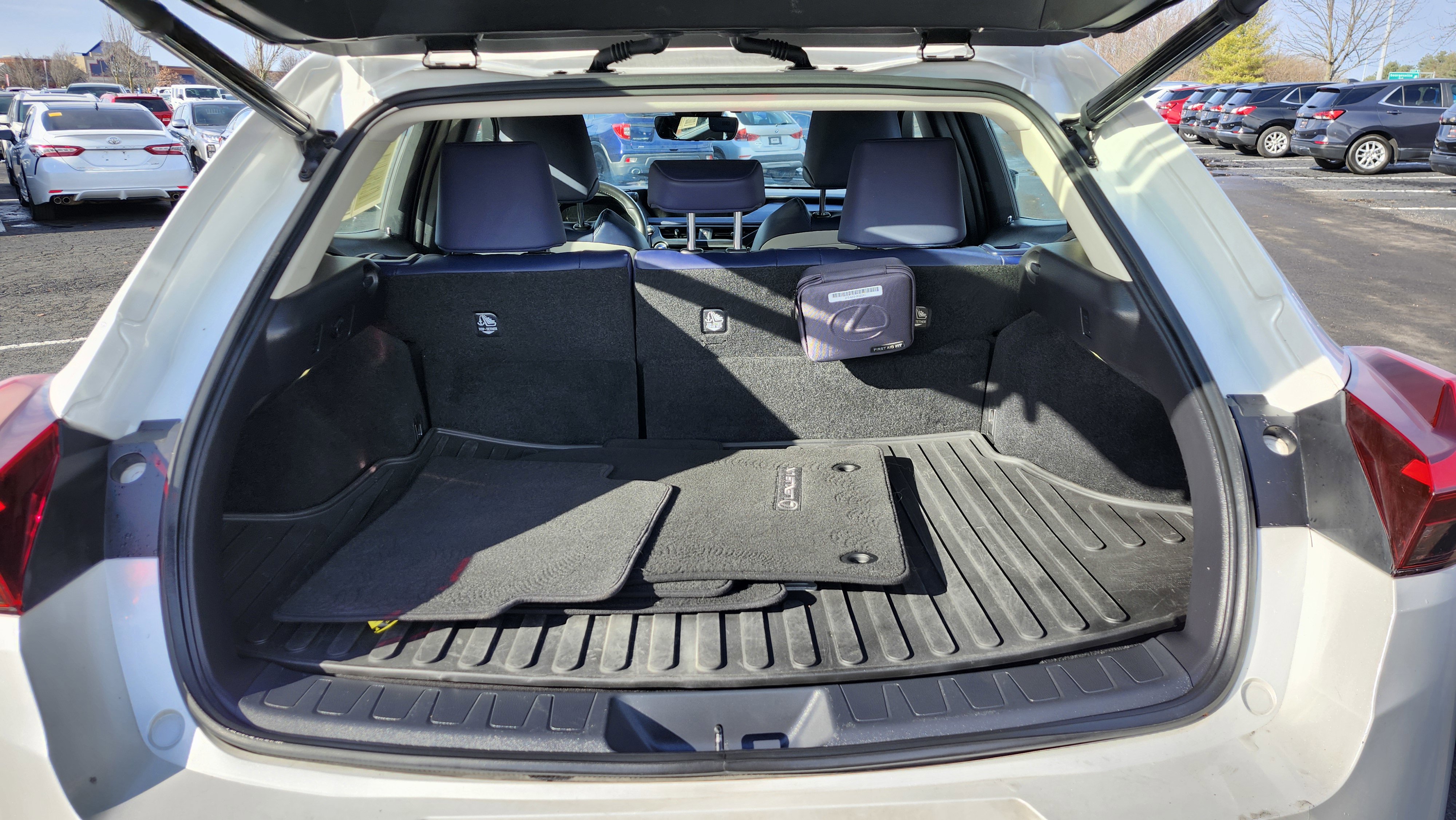 Used 2022 Lexus UX 250h w/ Premium Package image 23