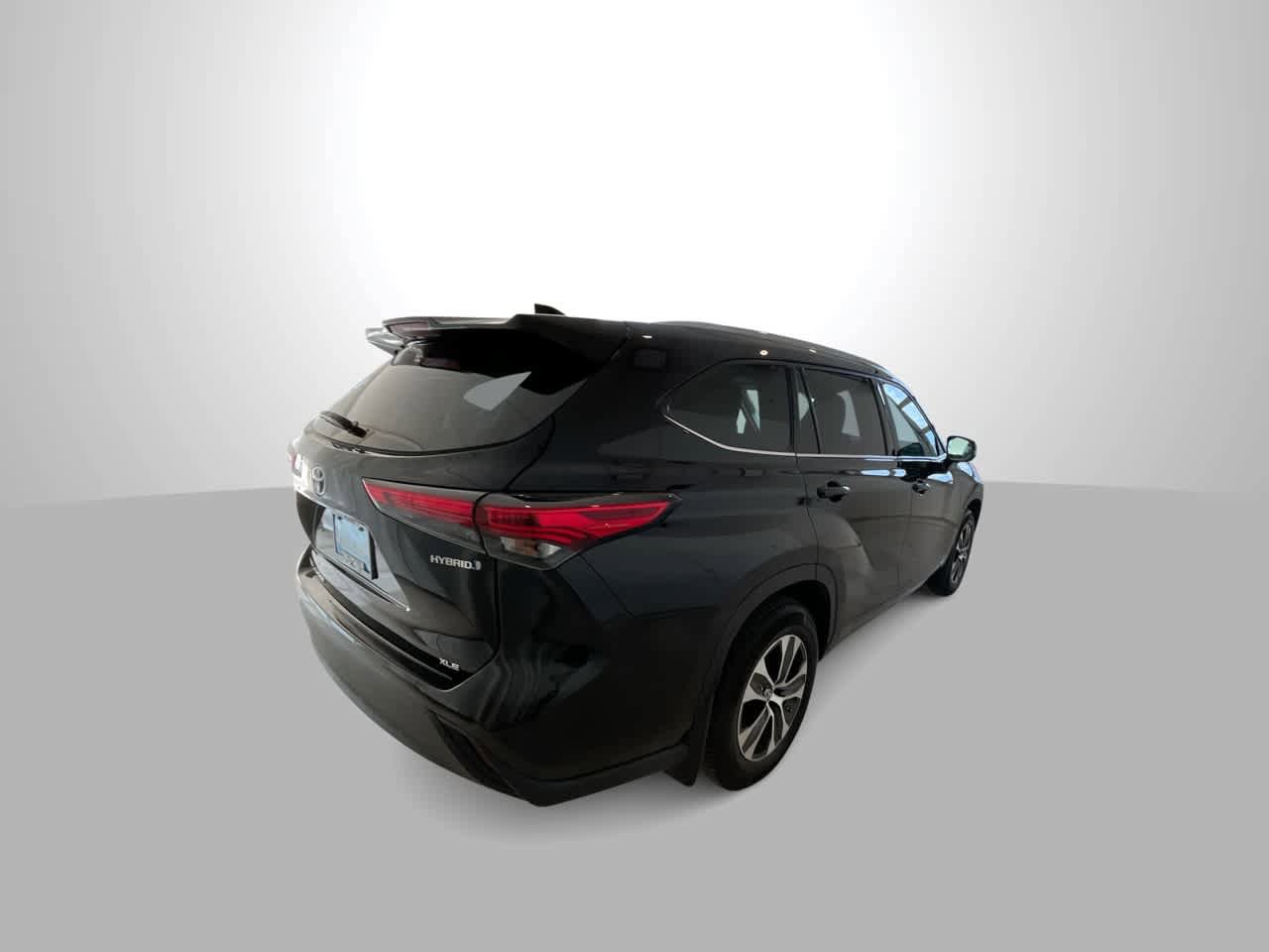 Used 2022 Toyota Highlander XLE AWD/4WD image 8