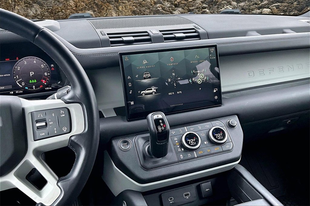 Used 2024 Land Rover Defender 110 SE image 6