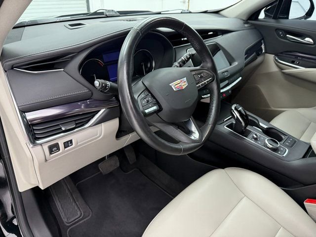 Used 2023 Cadillac XT4 Luxury w/ Cold Weather Package image 8