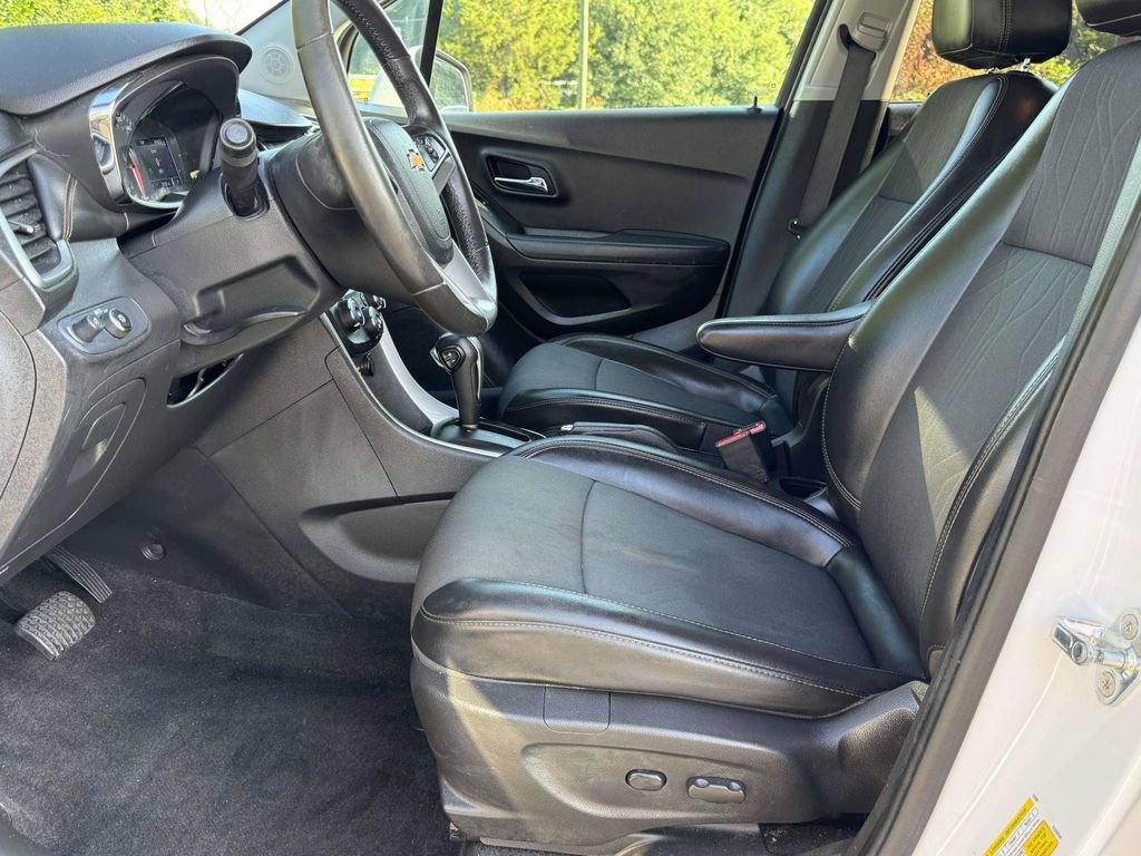 Used 2020 Chevrolet Trax LT w/ LT Convenience Package FWD image 20