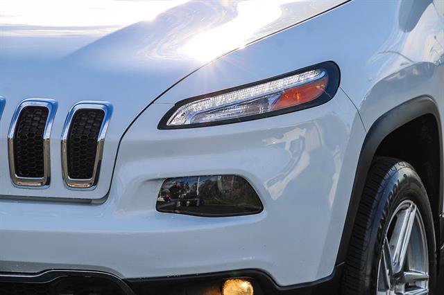 Used 2017 Jeep Cherokee Limited w/ Luxury Group image 8