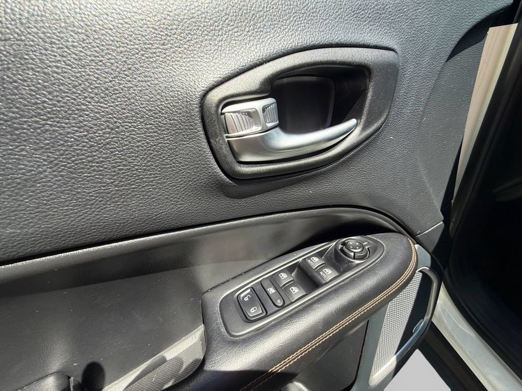 Used 2021 Jeep Compass Limited w/ Sun and Sound Group AWD/4WD image 20
