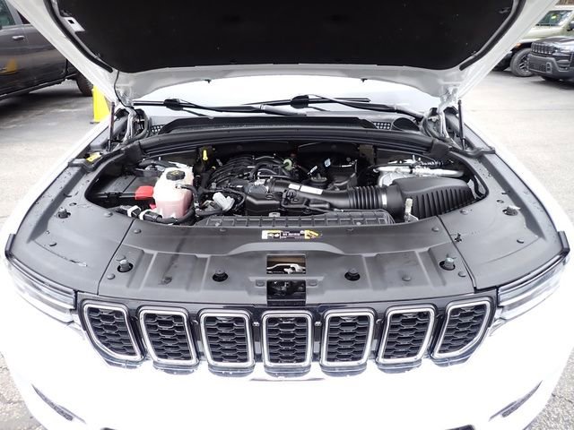 Used 2023 Jeep Grand Cherokee Limited image 12