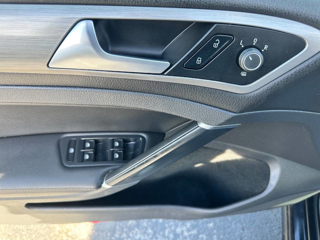 Used 2015 Volkswagen Golf S image 11