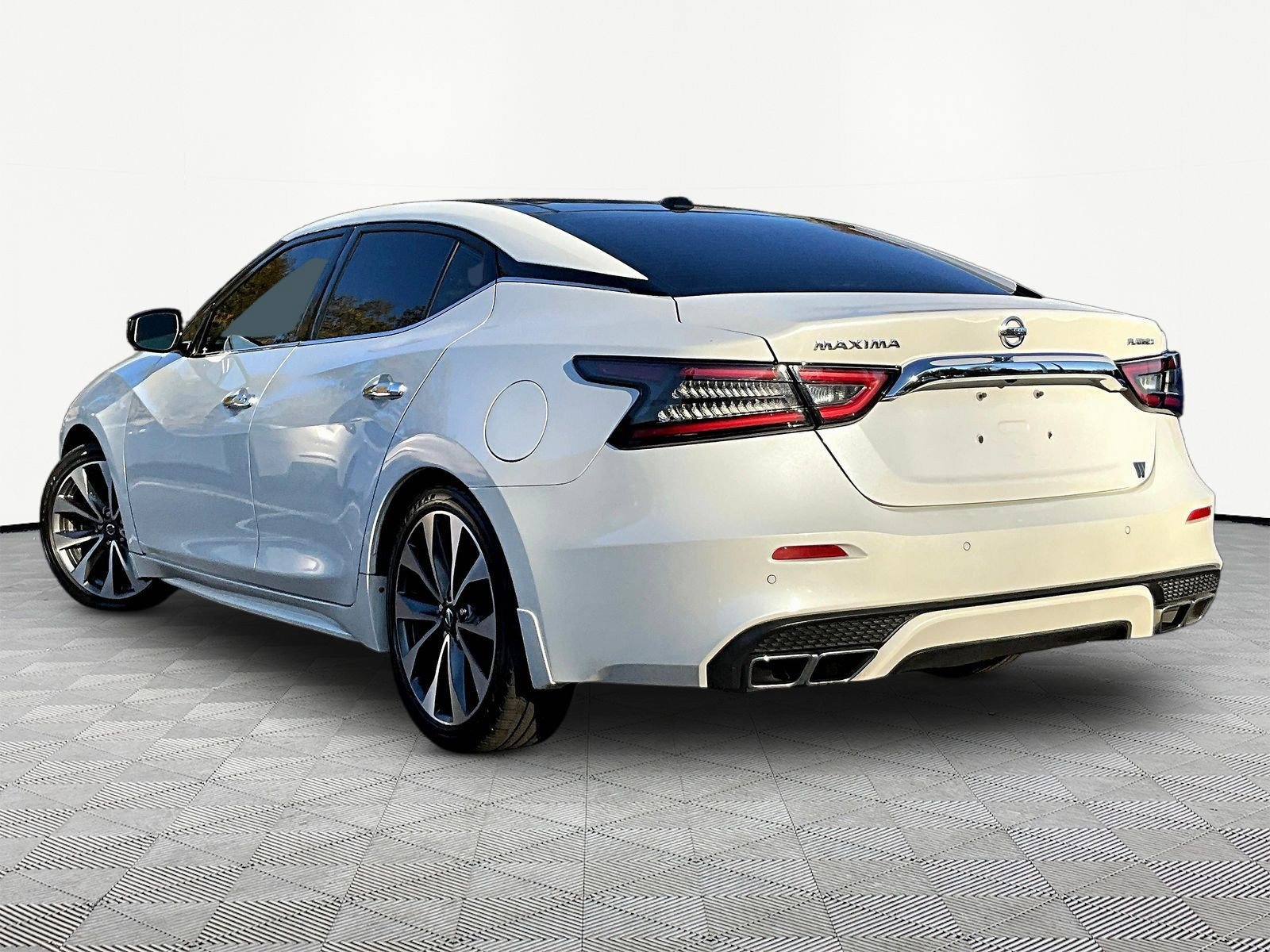 Used 2019 Nissan Maxima Platinum w/ Illumination Package FWD image 4