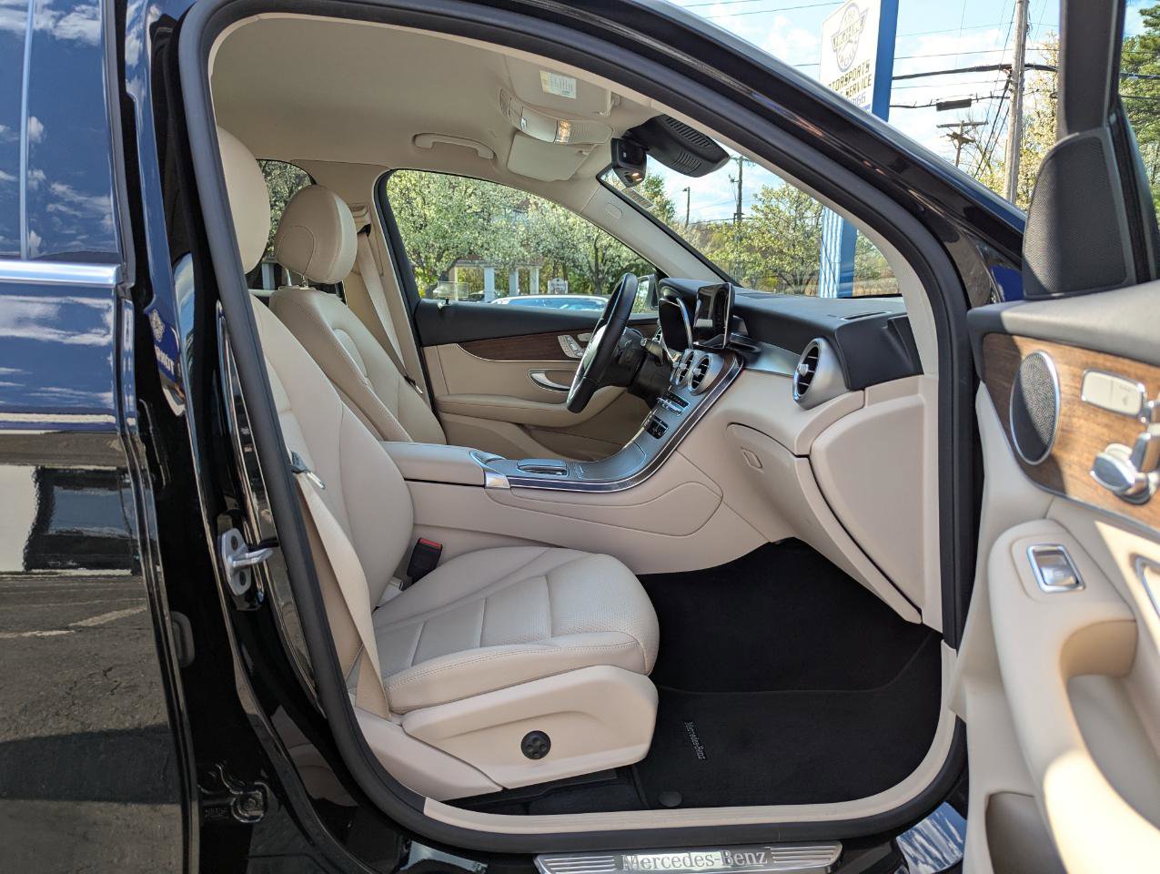 Used 2022 Mercedes-Benz GLC 300 4MATIC image 32