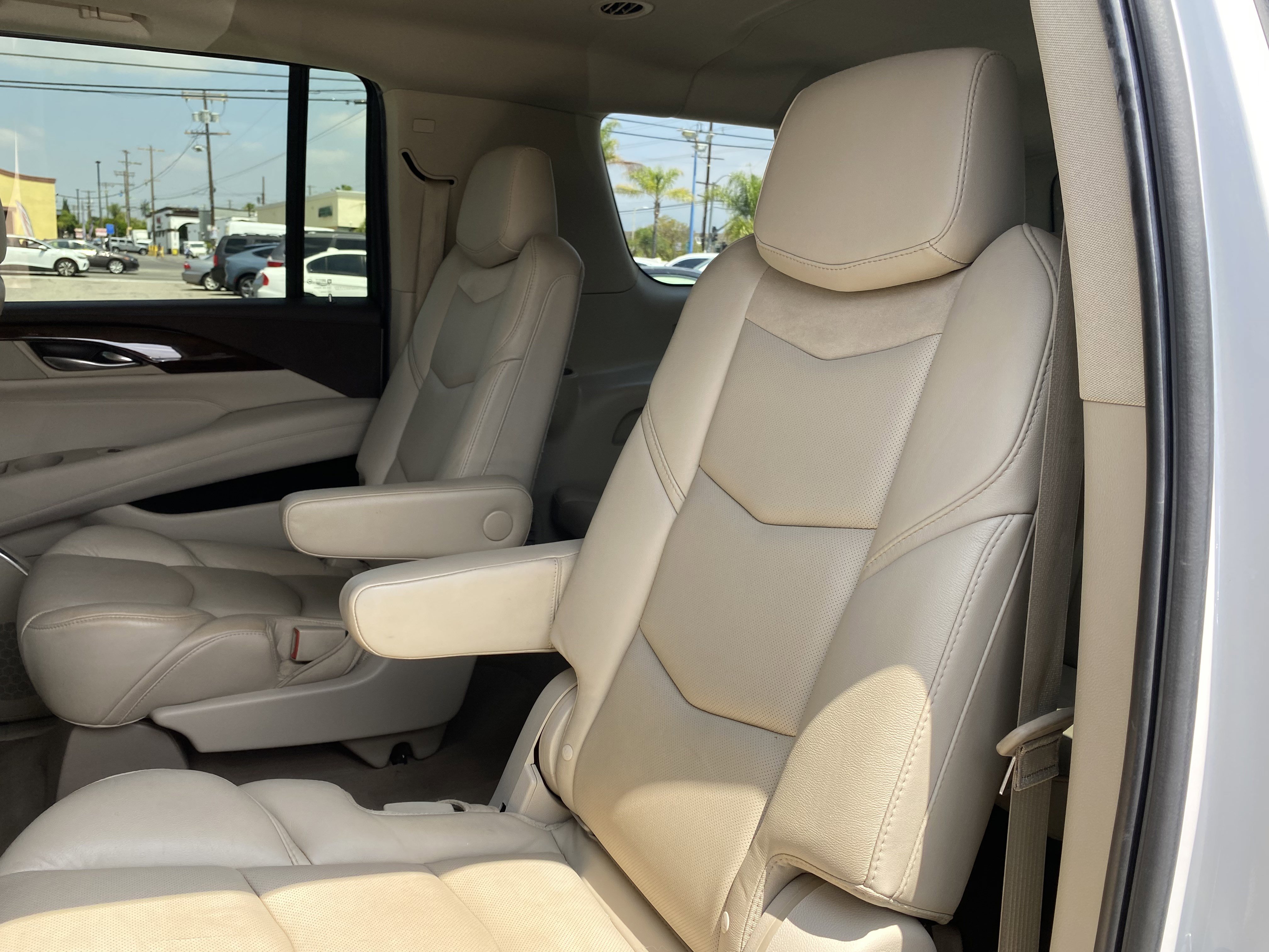 Used 2017 Cadillac Escalade ESV Premium Luxury RWD image 15