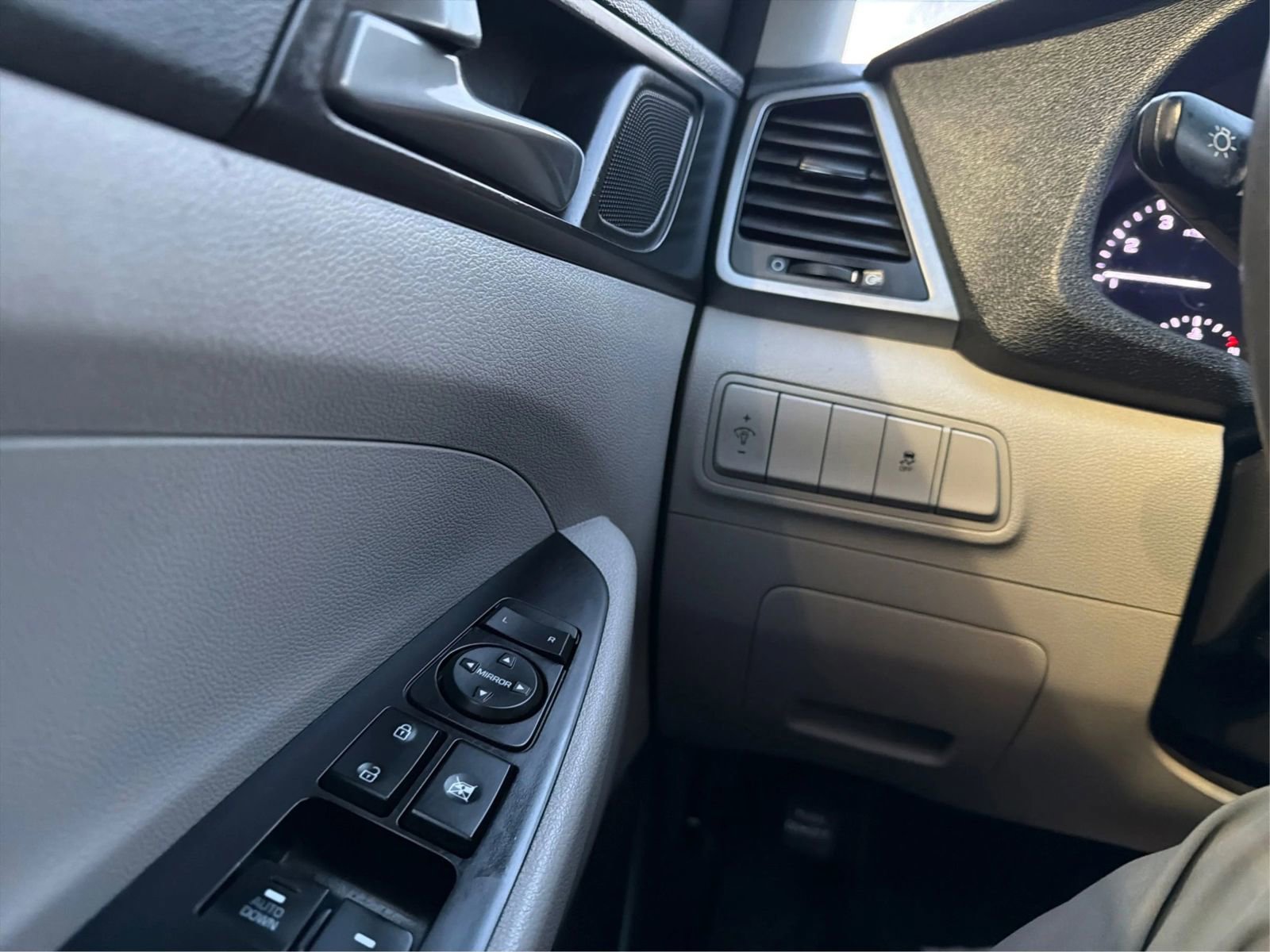 Used 2018 Hyundai Tucson SE image 17