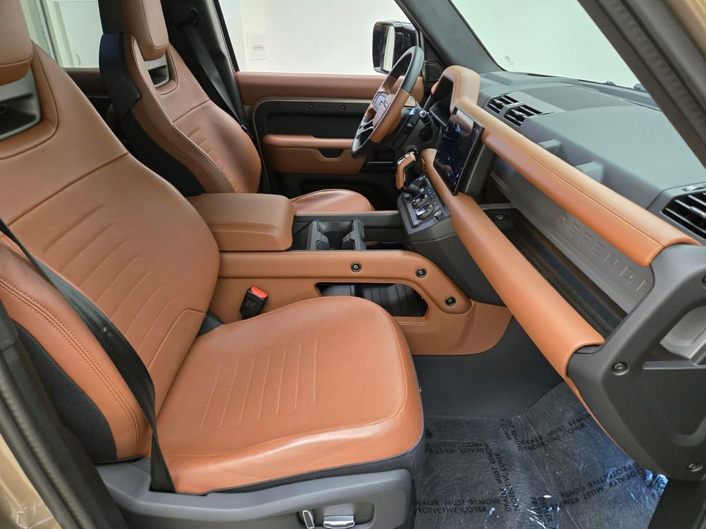 Used 2025 Land Rover Defender 110 AWD/4WD image 27