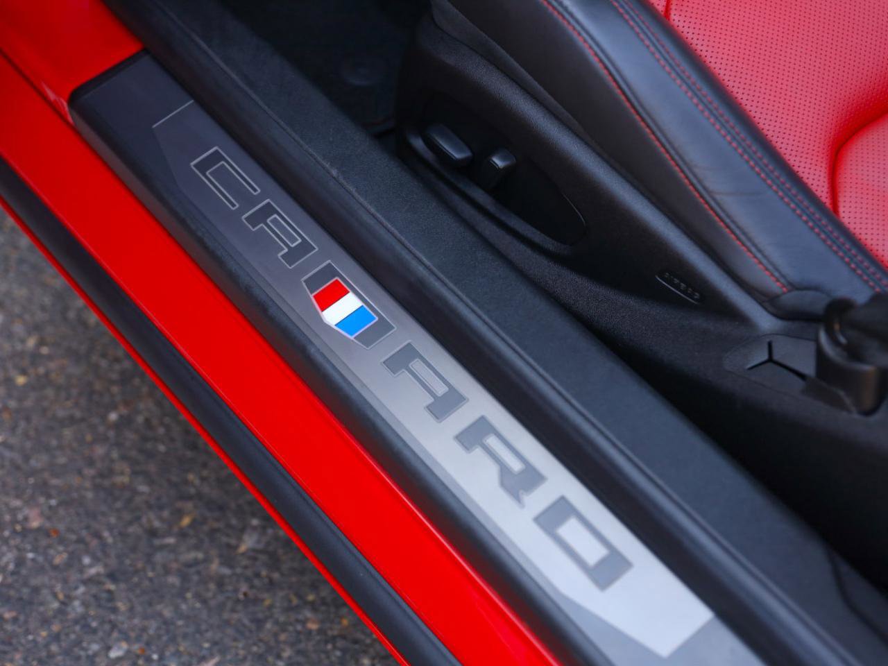 Used 2019 Chevrolet Camaro SS RWD image 47