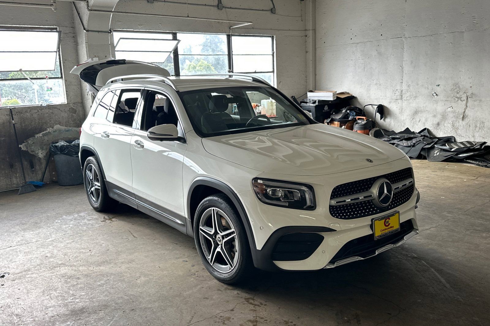 Used 2021 Mercedes-Benz GLB 250 image 2