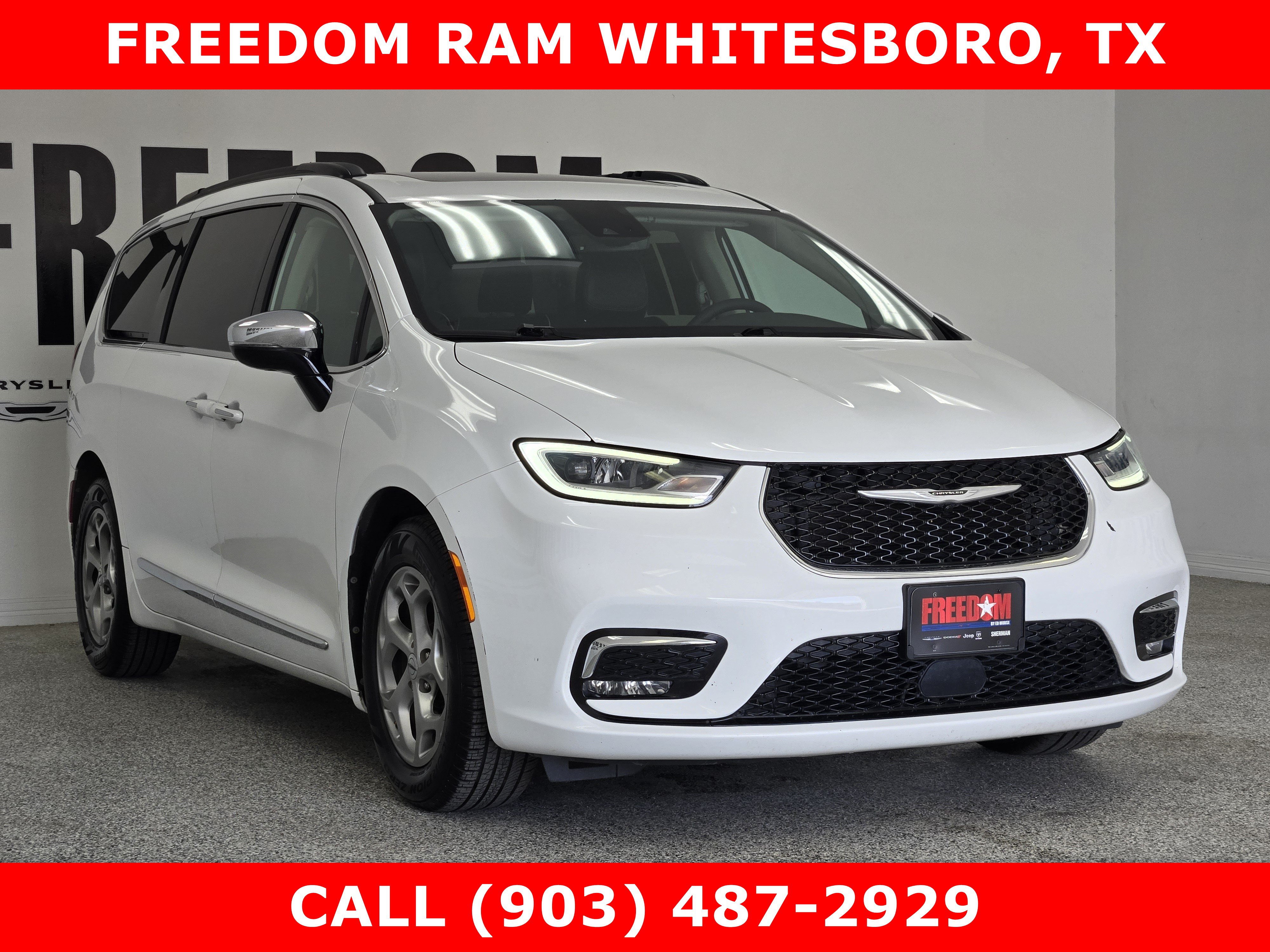 Used 2023 Chrysler Pacifica Limited FWD image 2
