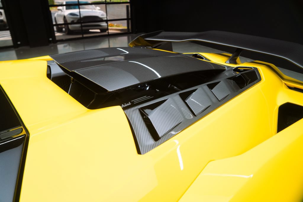 Used 2024 Lamborghini Revuelto AWD/4WD image 30