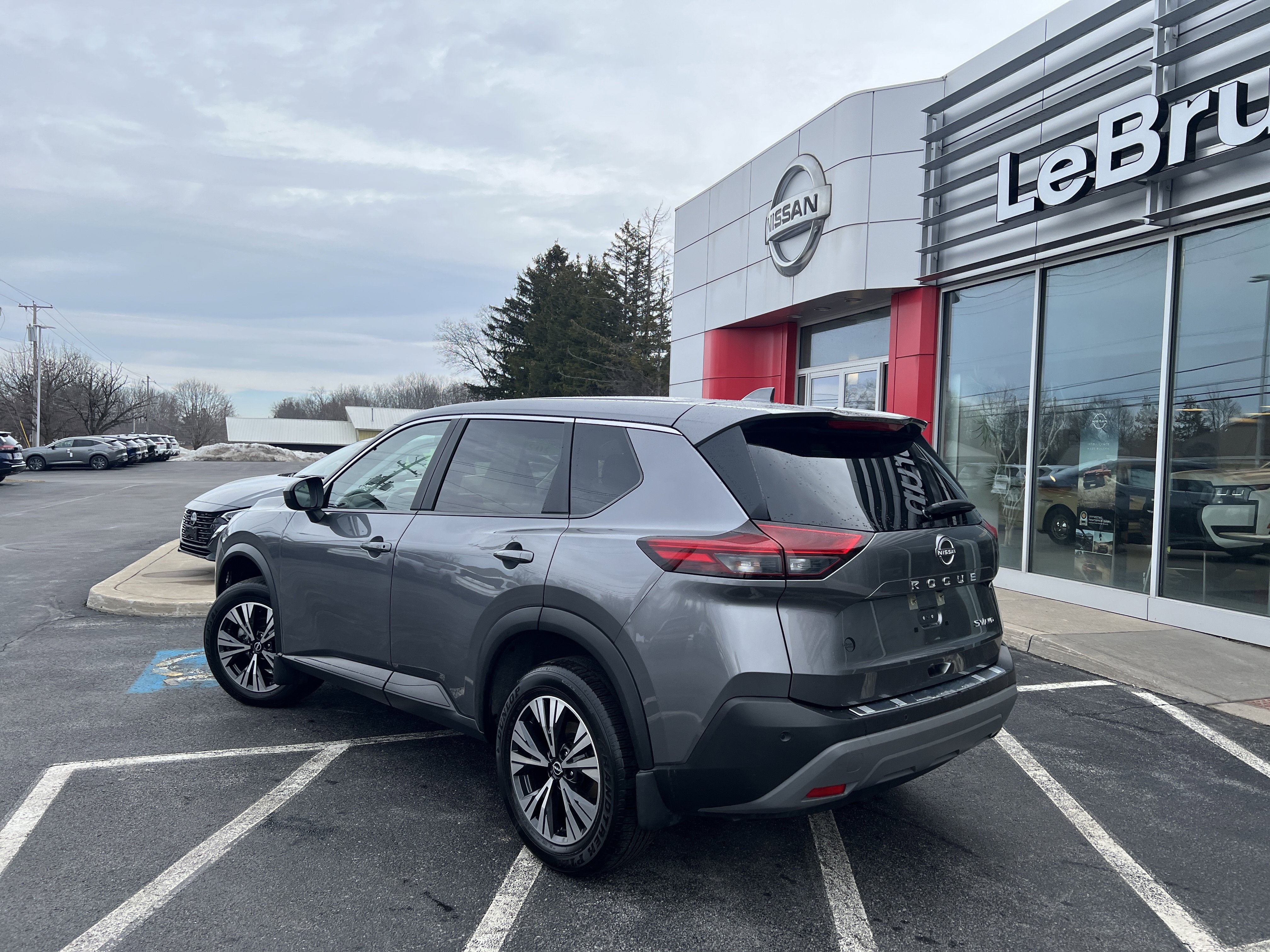 Used 2023 Nissan Rogue SV image 7