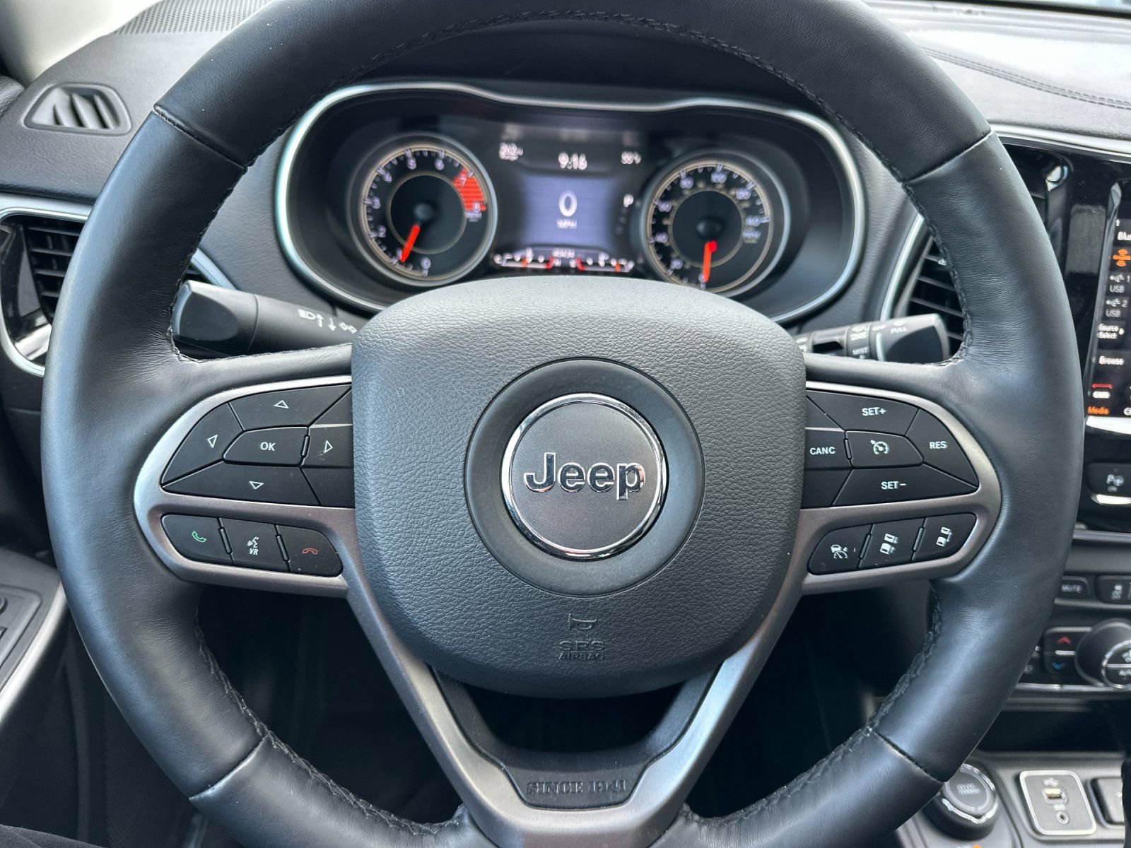 Used 2019 Jeep Cherokee Limited w/ Luxury Group image 23