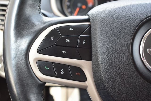 Used 2017 Jeep Cherokee Limited AWD/4WD image 23