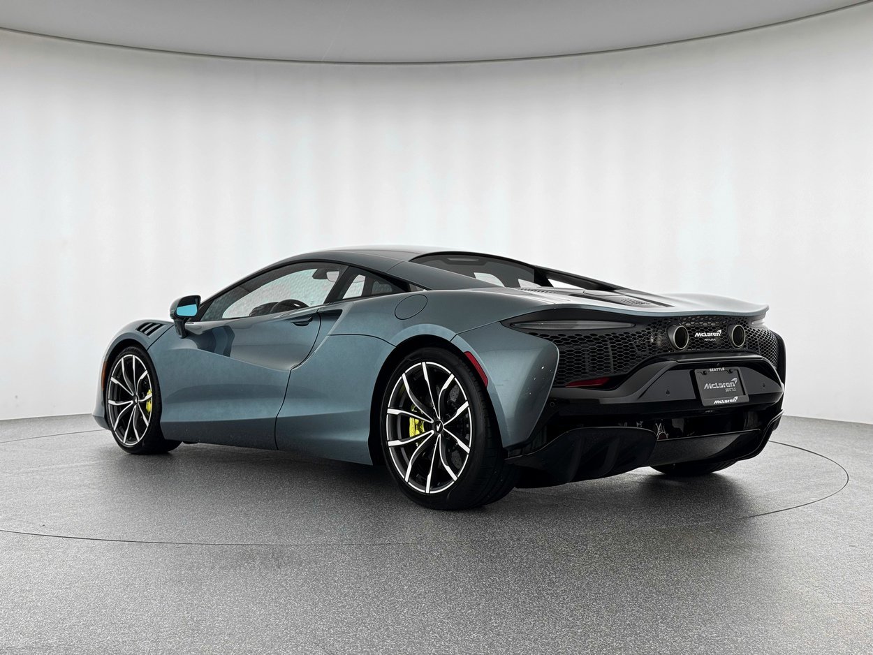 Used 2023 McLaren Artura image 3